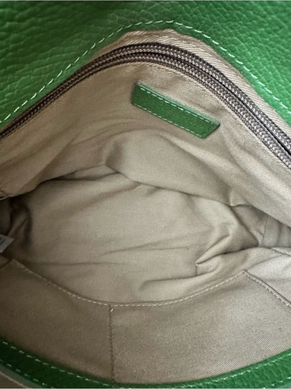 Authentic Versace Green Leather Shoulder Bag with Iconic Gold Medusa Emblem - Picture 10 of 10